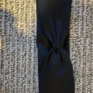 2 ALO headbands Navy/Black